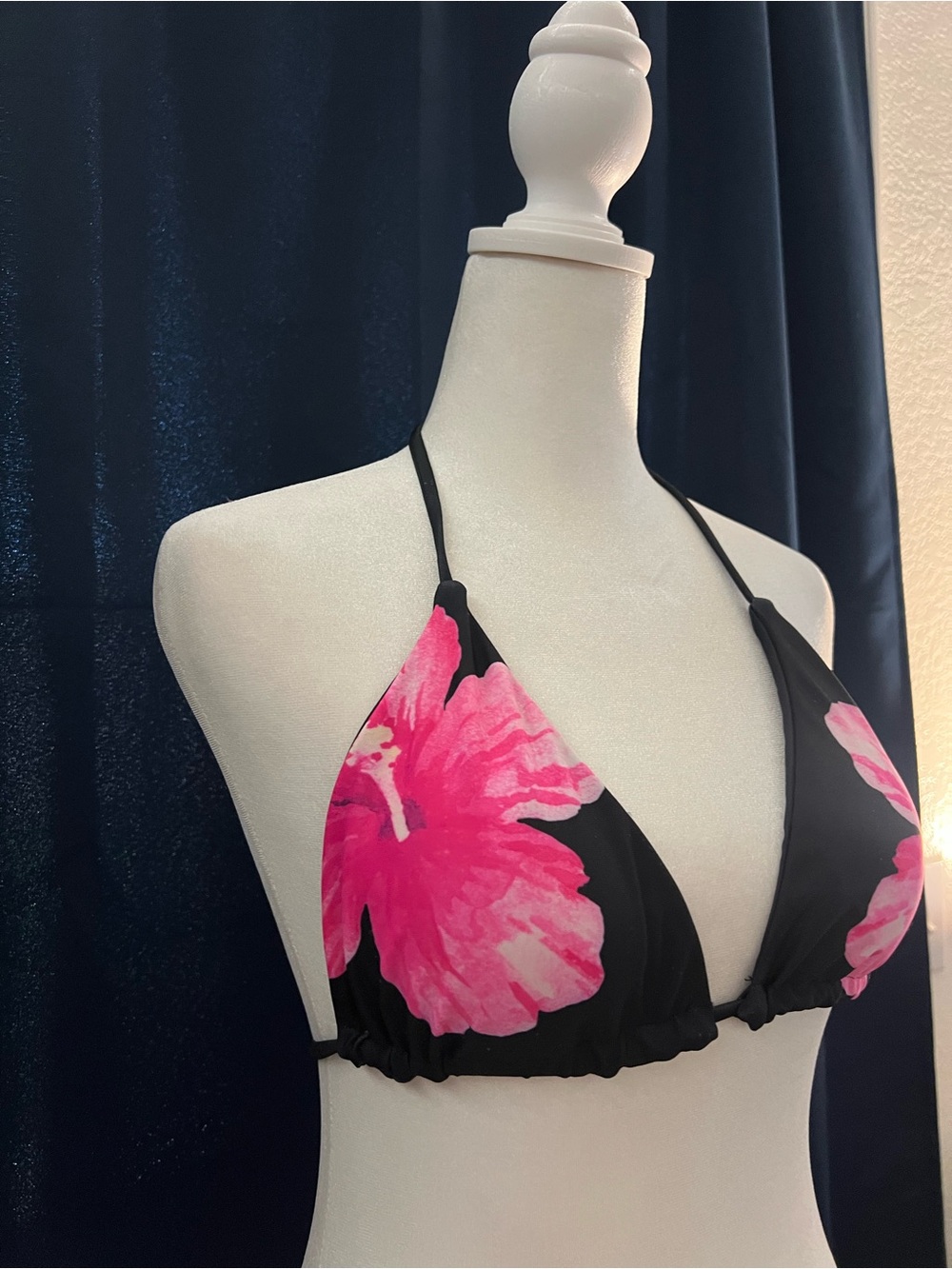 Black & Pink Hibiscus Floral Triangle Bikini Top – Size S - Picture 2 of 8